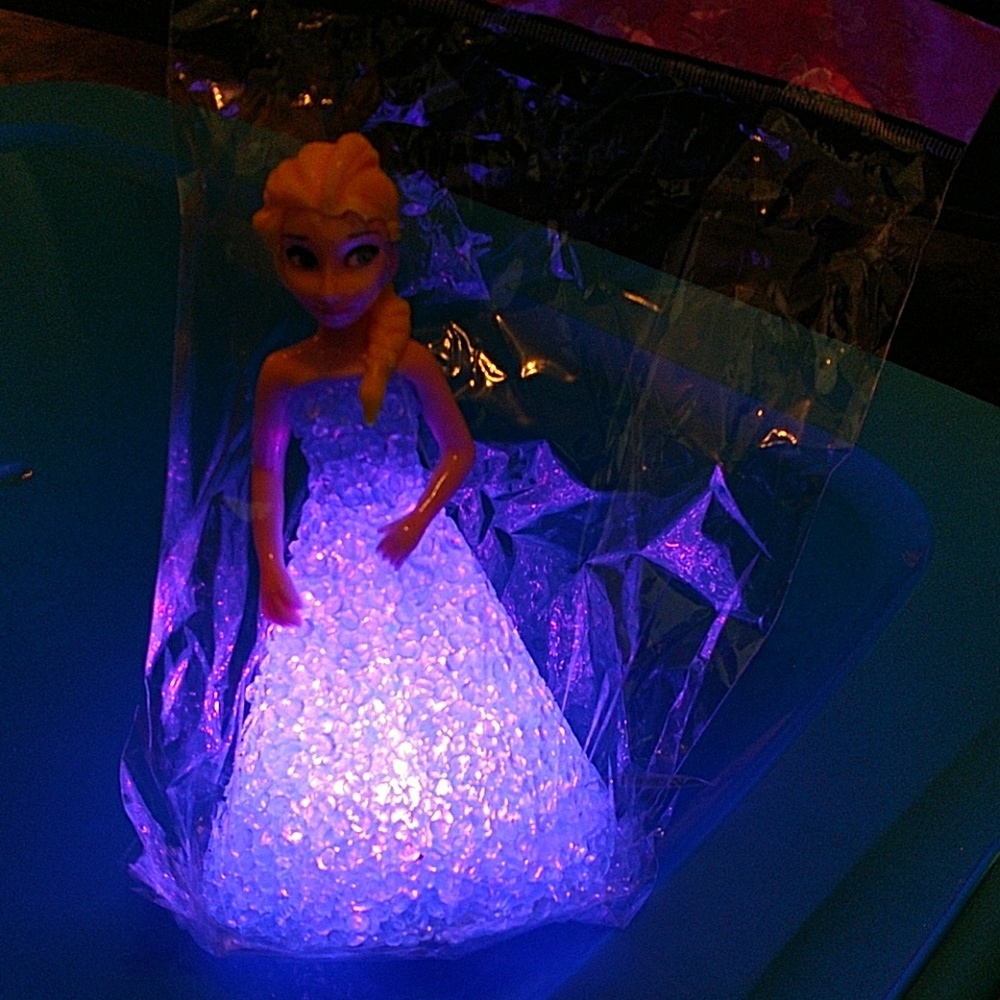 Disney frozen Elsa light up doll - Picture 3 of 4